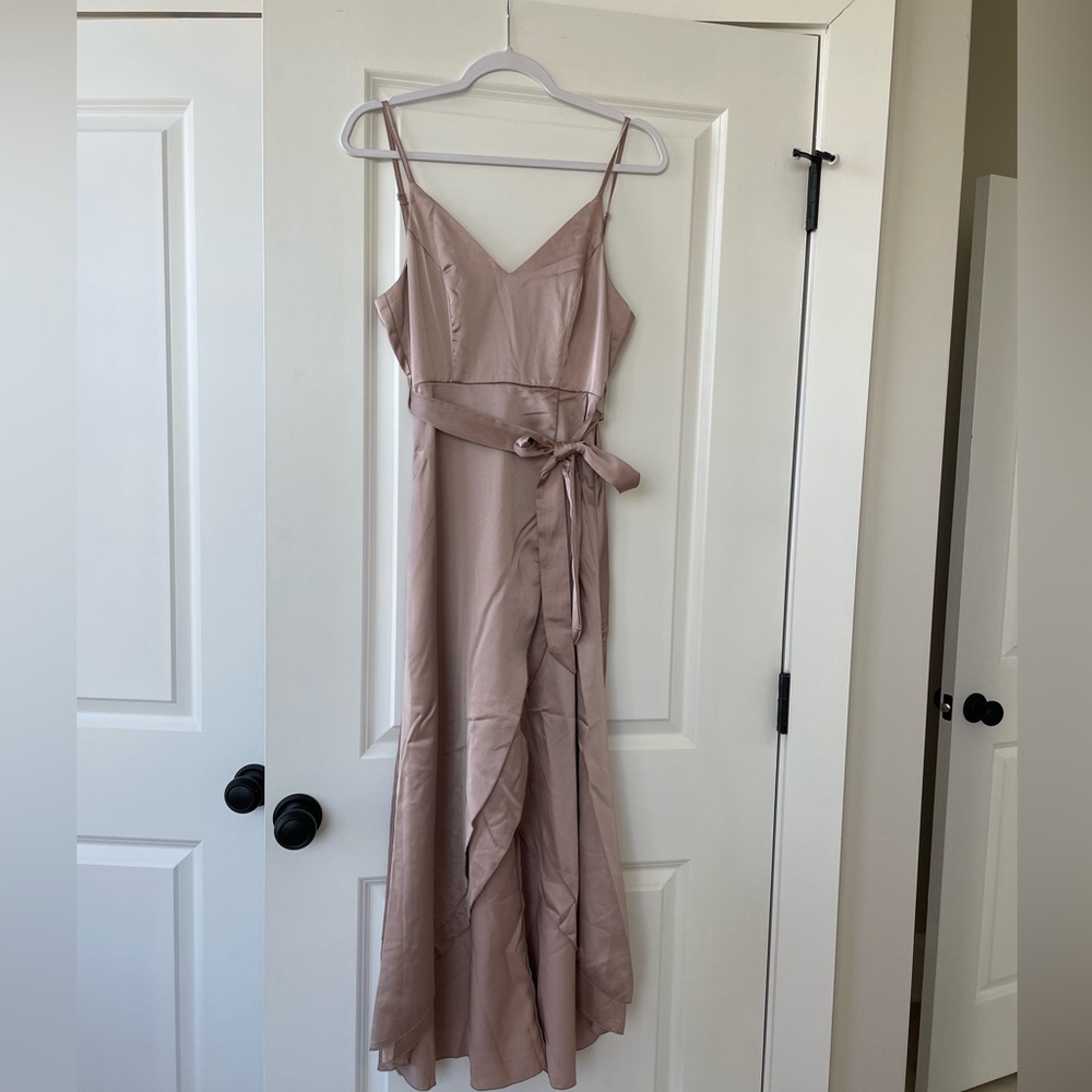 NWT Champagne Showpo Formal Dress Size US 2